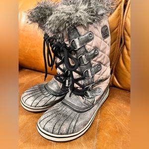 Sorel Torfino Snow Boots in Kettle & Black Size 7